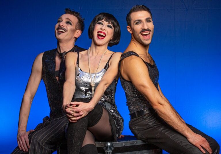 Stanno sparando sulla nostra canzone, la black story musicale con Veronica Pivetti