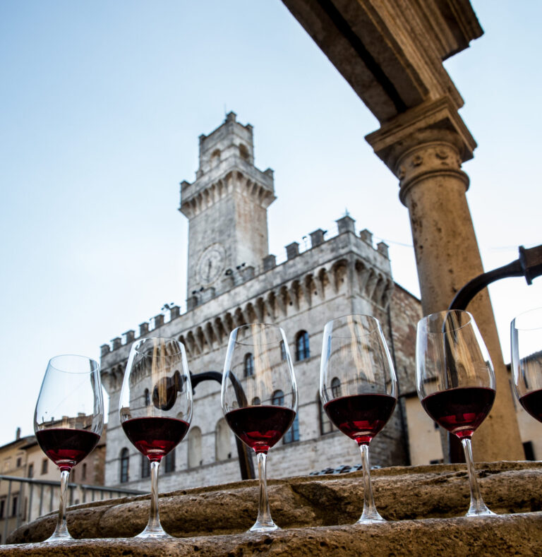 Sale l’allarme per la possibile entrata in vigore dei dazi, Giani: “Gli Usa si stanno isolando”. E Montepulciano difende il vino in Consiglio comunale