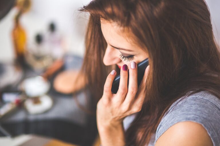 L’amore al tempo della pandemia. Le chat d’incontri come fuga dalla normalità. La psicologa: Non demonizzarle ma servono limiti