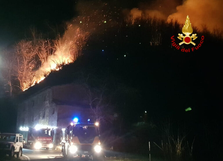 La Toscana brucia. Sedici incendi dalla Garfagnana al Senese. Impiego di mezzi aerei