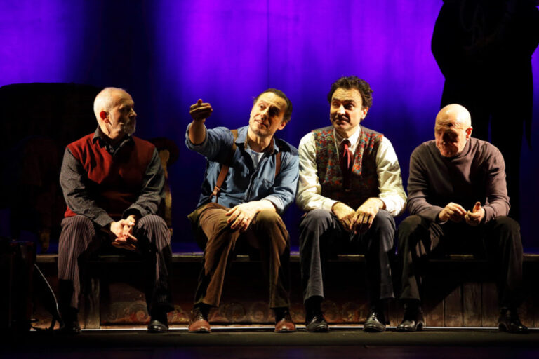 Stefano Accorsi sul palco delle Pergola con Azul