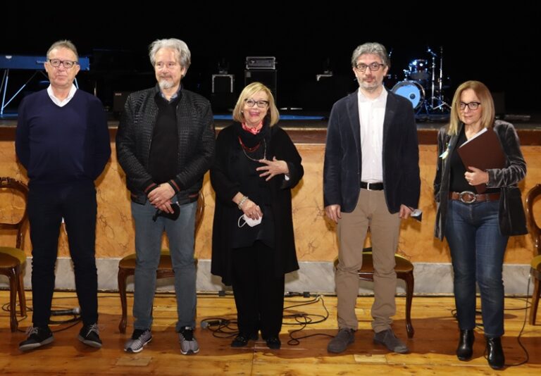 Carrara presenta il suo Verdi: “Serve un teatro abitabile e accogliente per chi fa arte”
