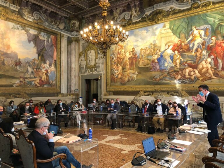 Base militare a Coltano, il sindaco Conti incontra Carabinieri e il ministro Guerini. Farò gli interessi della comunità