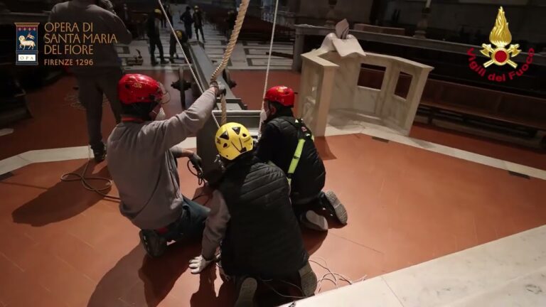 Nel Duomo di Firenze la secolare preparazione del “palo della Colombina” per lo Scoppio del Carro