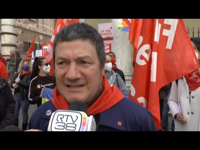Siena dice no ai fascismi: in piazza con la Cgil dopo l’attacco all’Università