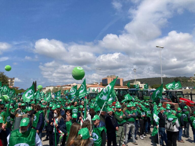 Agricoltura a rischio cortocircuito. Mille in piazza a Venturina. Fare di più contro shock rincari