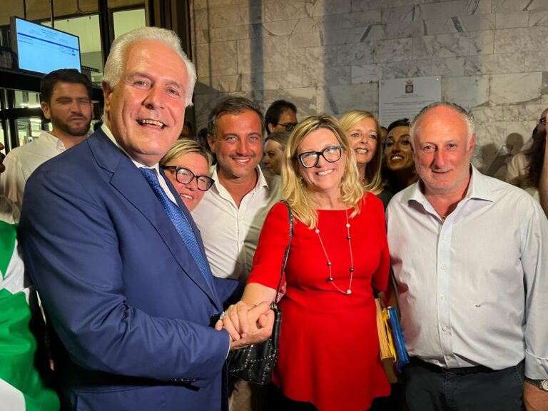 Carrara sceglie Arrighi come sindaco: superato al ballottaggio Caffaz