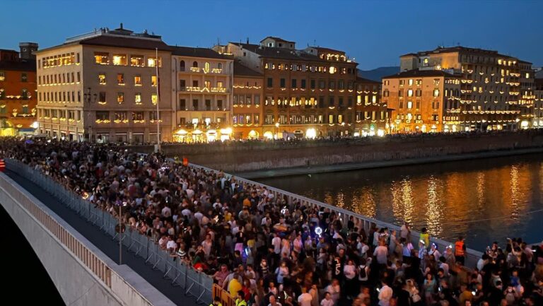 Pisa, lo spettacolo della Luminara. FOTOGALLERY