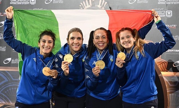 L’Italia del fioretto a squadre femminile di scherma, con la senese Alice Volpi, campione del mondo