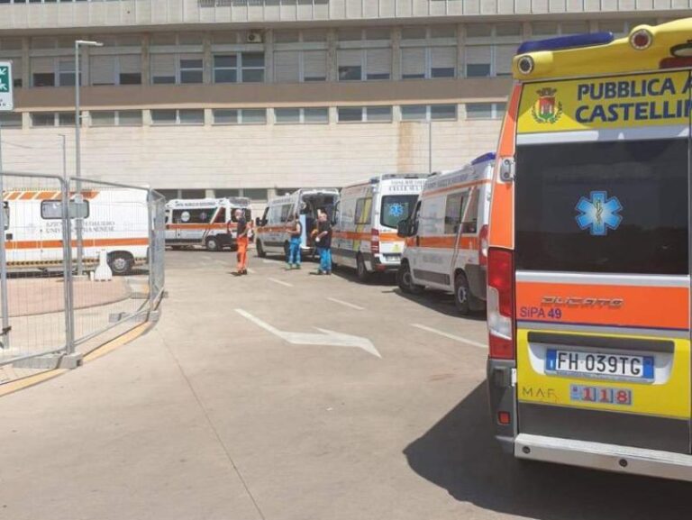 Caos al pronto soccorso di Siena. Gli infermieri denunciano: Fino a quattro giorni prima di un ricovero