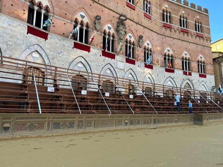 Pioggia nella notte su Siena, annullata la provaccia del Palio
