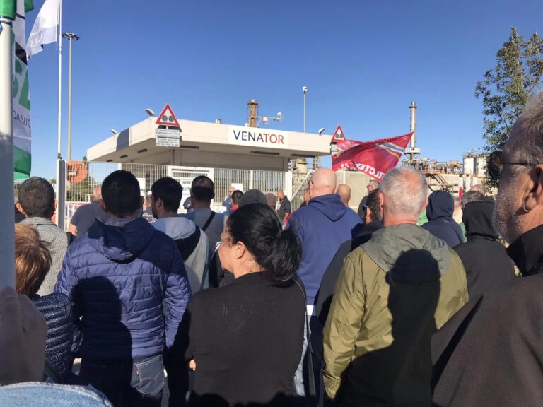 Venator, previsti altri 41 licenziamenti: lavoratori in sciopero a Scarlino