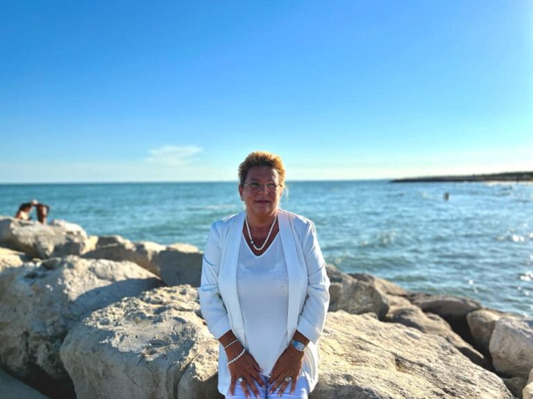 Rincari energetici, l’appello del G20 Spiagge: “Si rischia chiusura anticipata della stagione, la politica intervenga””