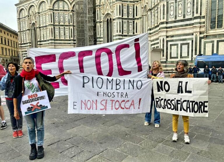 Rigassificatore, il sindaco Ferrari pronto alle contromisure: “Se Giani dà l’ok, faremo ricorso”. Manifestazione di protesta davanti alla Regione
