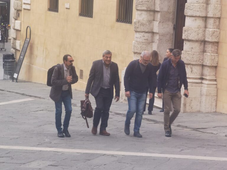 Iniziato l’incontro tra Mps e sindacati: in ballo l’esodo di 4.100 dipendenti