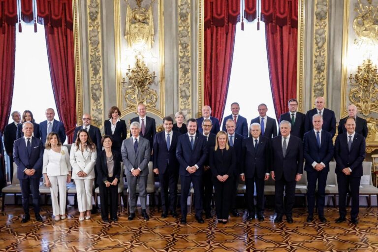 Il Governo Meloni ha giurato al Quirinale davanti al Presidente Mattarella. E’ in carica