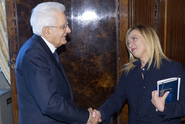 Il Governo Meloni c’è. Da Mattarella l’incarico alla leader di FdI che ha accettato. La lista dei ministri