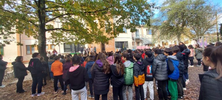 Inaugurata la biblioteca della scuola elementare Cassioli. Donazione di libri agli alunni da parte della famiglia Gorelli