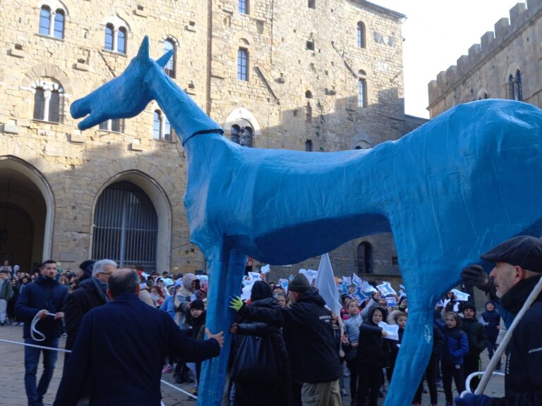 Marco Cavallo, icona di libertà, a Volterra per la Festa della Toscana