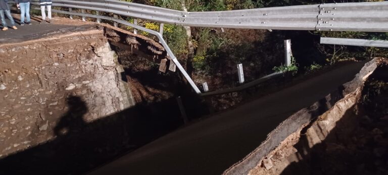 Crollato ponte nella Sp 329, la causa nel cedimento di un pilastro: nessun ferito