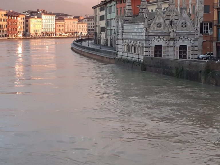 Passata senza criticità la piena dell’Arno a Firenze. Attesa nelle prossime ore a Pisa