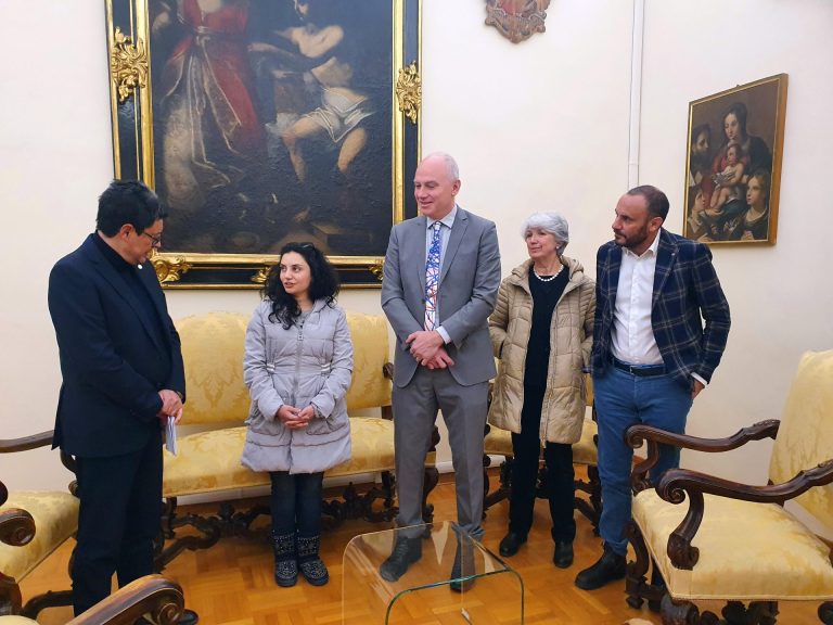 Rifugiata siriana dall’Africa a Siena vince una borsa di studio in università