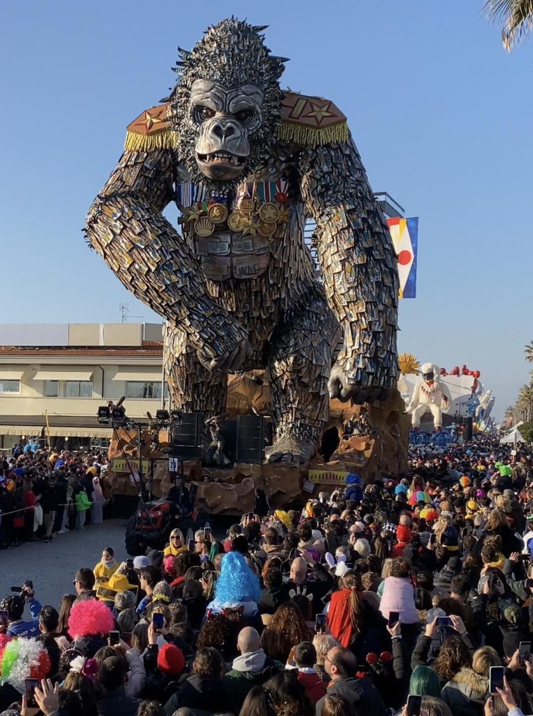 Il Carnevale fa 150 (anni): a Viareggio mostre ed eventi per celebrare il traguardo