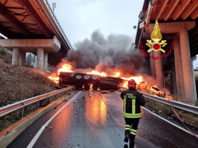 Incidenti tir, Confartigianato: Strade, traffico e logistica nodi da risolvere