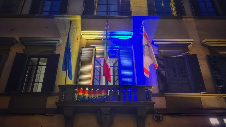 Ucraina. Il Palazzo del Pegaso si illumina di giallo e blu in segno di solidarietà e vicinanza