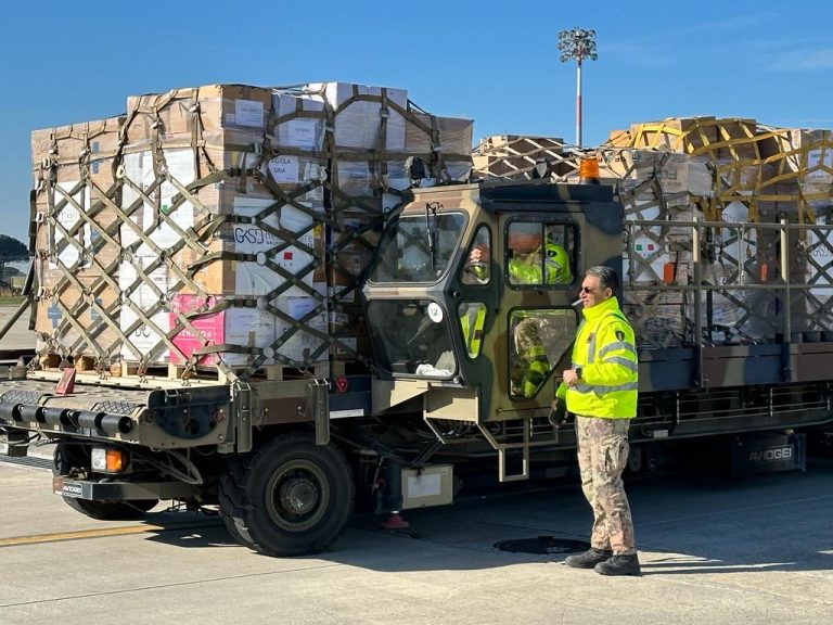 Dall’aeroporto di Pisa partono gli aiuti italiani alla Siria