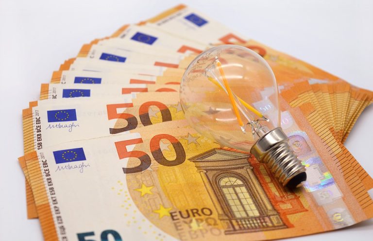 Luce e gas: consumi e bollette in calo, crescono le forniture da 4,5 kW
