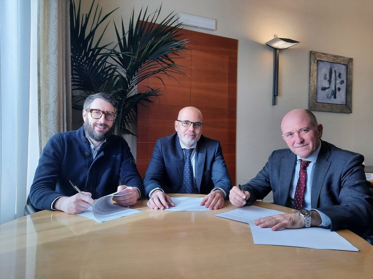 Convenzione Fises – Fondazione Toscana Life Sciences. Due milioni e mezzo di plafond per le scienze della vita e l’intelligenza artificiale