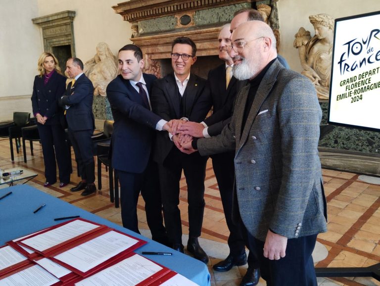 Tutto pronto per la Grand Départ del Tour de France in Italia. Firme sull’accordo. Toscana e Emilia protagoniste