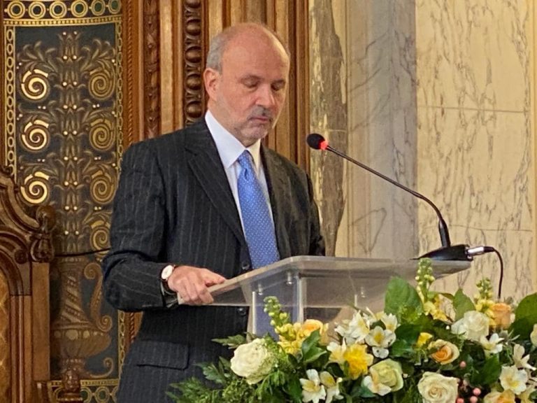 Sanità, Schillaci: Più che autonomia serve una guida centrale del ministero