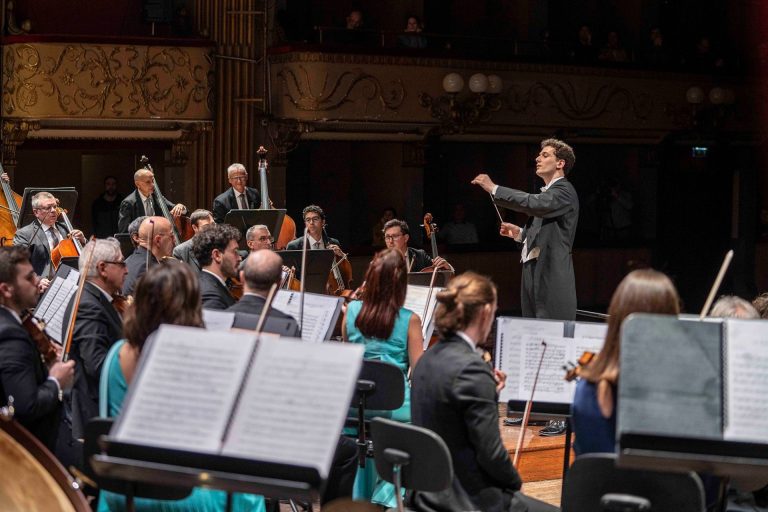 L’Orchestra della Toscana ha un nuovo Direttore Principale. È il giovane talento Diego Ceretta
