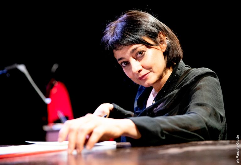 Una storia al contrario. Al Goldoni lo spettacolo teatrale dal libro di Francesca De Sanctis