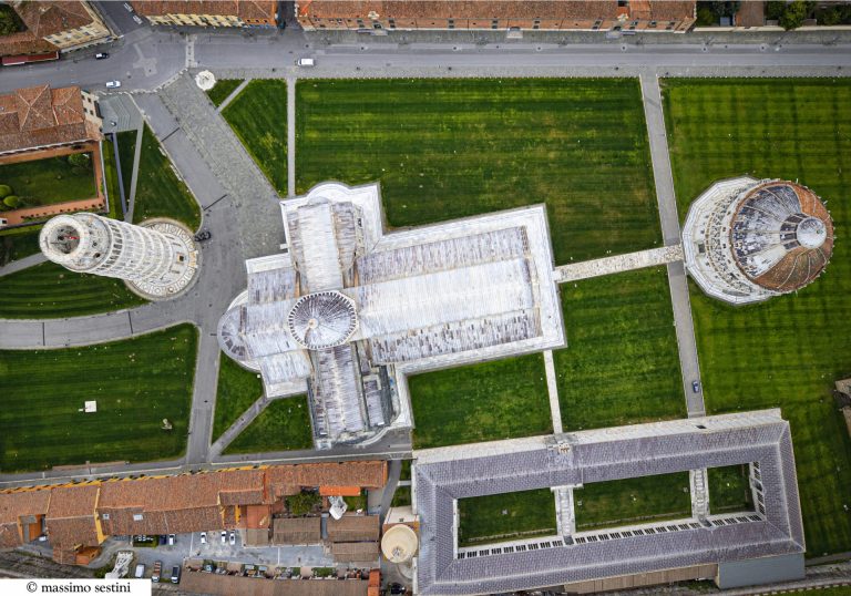 Pisa, la nuda bellezza. La città in lockdown in venti scatti d’autore