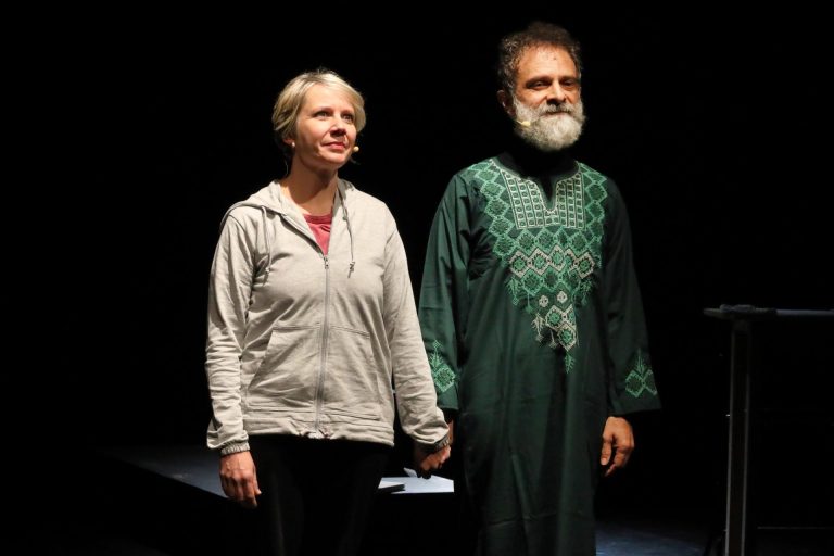 Un ombrello rosa a Kabul. Al Teatrodante Carlo Monni Ciro Masella e Alessia De Rosa
