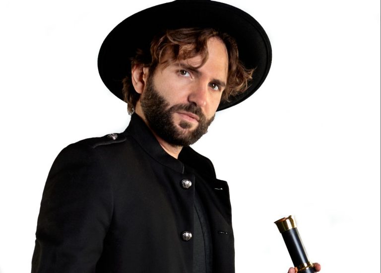 Amore bestiale. Barbascura X porta la scienza brutta al Teatro Puccini