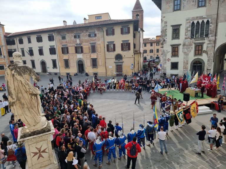 Gioco del Ponte. In piazza dei Cavalieri la cerimonia di investitura di Magistrati e Capitani
