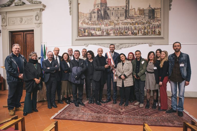 Onorificenze. Consegnato alla Compagnia della Fortezza il Gonfalone d’argento del Consiglio Regionale