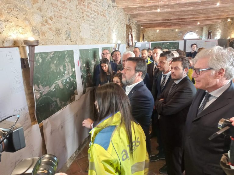 Siena-Grosseto, completato lotto 9 entro 3 anni. Salvini: “Bel cantiere, questa è l’Italia del sì”
