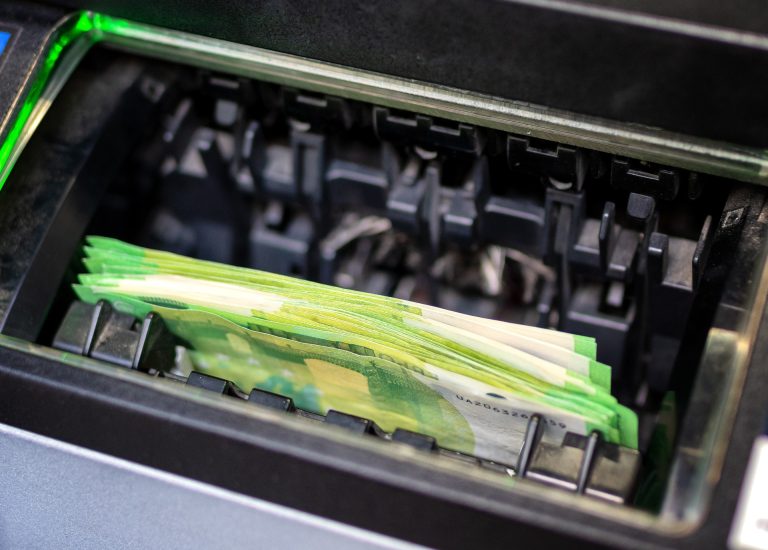 Banche, ogni giorno in Italia chiudono due filiali e spariscono quindici dipendenti