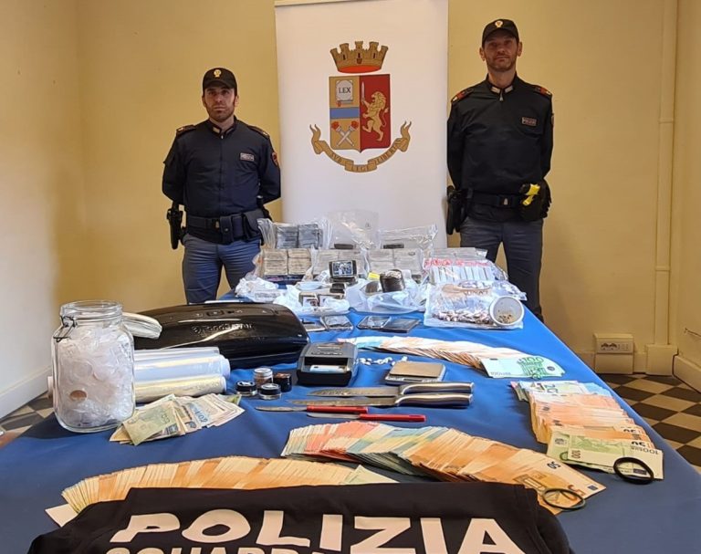 Droga. Due giovani arrestate nel Senese per spaccio. Avevano 27 kg di hashish
