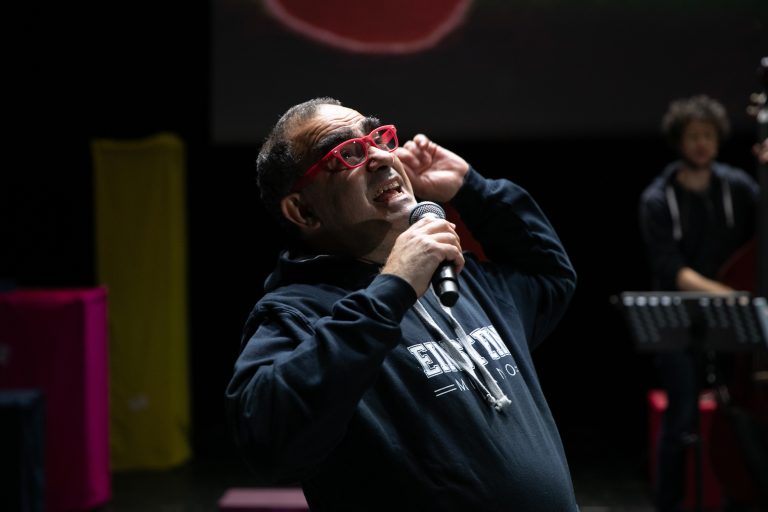 Ci vuole orecchio. Elio canta e recita Enzo Jannacci