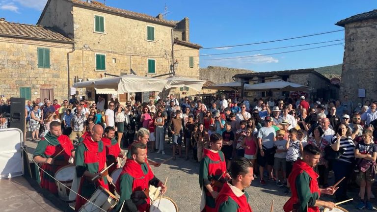 Monteriggioni di torri si corona. Al via la trentesima edizione della festa medievale