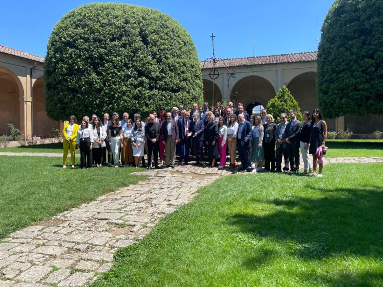 A Pontignano l’Unione al centro, Prodi: “Europa pane cotto a metà”