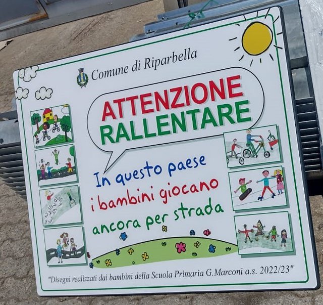 I cartelli per la sicurezza stradale fatti dai bambini: Riparbella punta sulle scuole per ridisegnare il paese