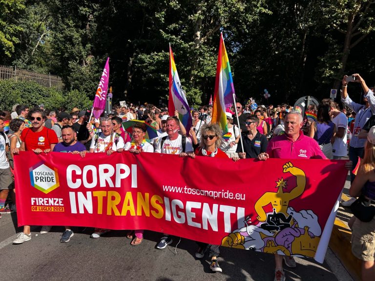 La Toscana celebra il Pride: in 50mila per le strade di Firenze