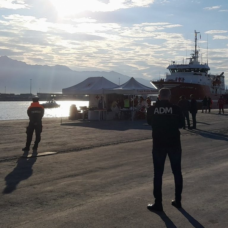 Nuovo sbarco in Toscana: a Marina di Carrara arrivati 197 migranti.